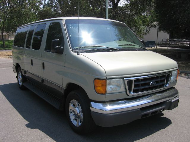 2004 Ford Econoline Wagon Premier Nav AWD