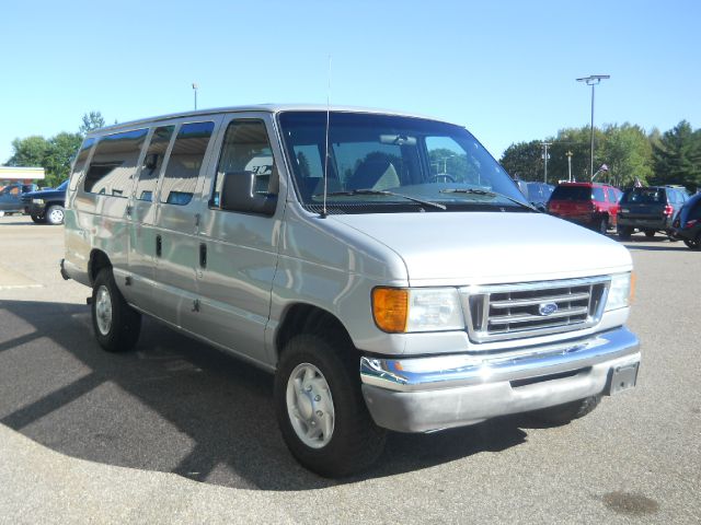 2004 Ford Econoline Wagon 2dr Cpe V6 Manual GT