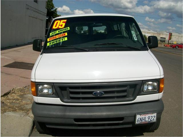 2005 Ford Econoline Wagon 2dr Cpe V6 Manual GT