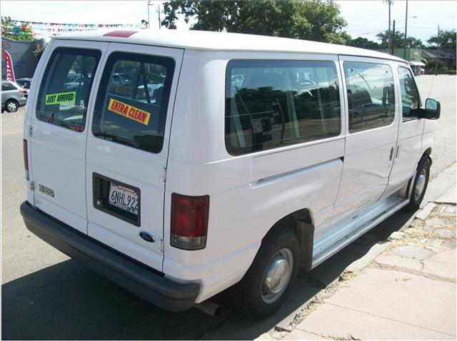 2005 Ford Econoline Wagon 2dr Cpe V6 Manual GT