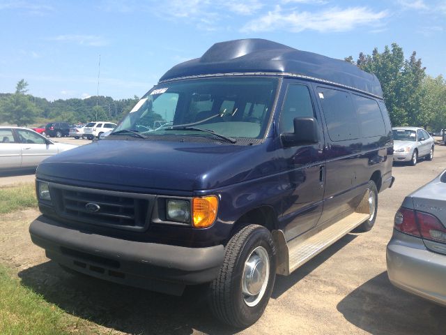 2005 Ford Econoline Wagon 2dr Cpe V6 Manual GT