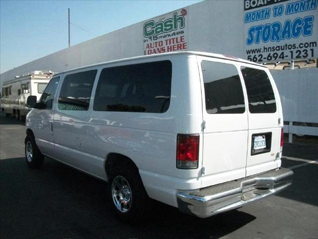 2005 Ford Econoline Wagon Premier Nav AWD