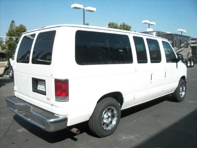 2005 Ford Econoline Wagon Premier Nav AWD