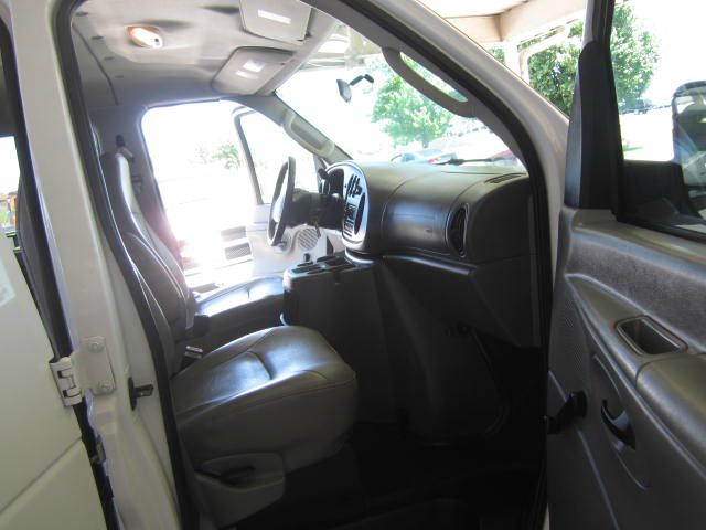 2005 Ford Econoline Wagon Lariat Supercab Short Bed 4WD