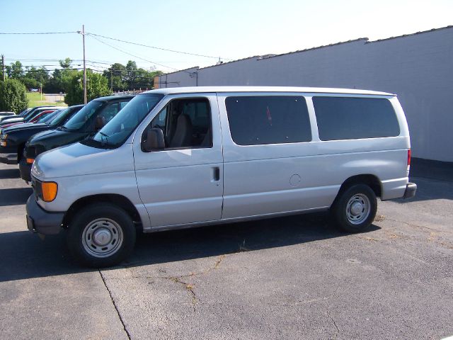 2006 Ford Econoline Wagon 2dr Cpe V6 Manual GT