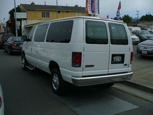 2006 Ford Econoline Wagon 2dr Cpe V6 Manual GT