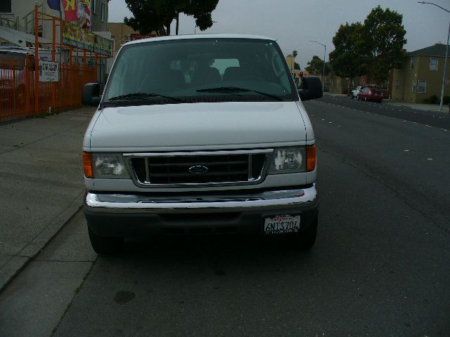 2006 Ford Econoline Wagon 2dr Cpe V6 Manual GT