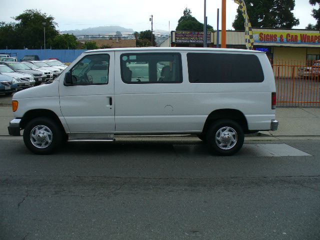 2006 Ford Econoline Wagon 2dr Cpe V6 Manual GT