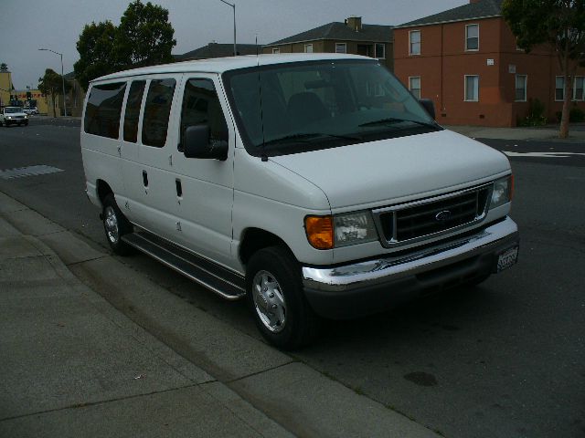 2006 Ford Econoline Wagon 2dr Cpe V6 Manual GT