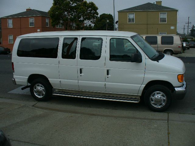 2006 Ford Econoline Wagon 2dr Cpe V6 Manual GT