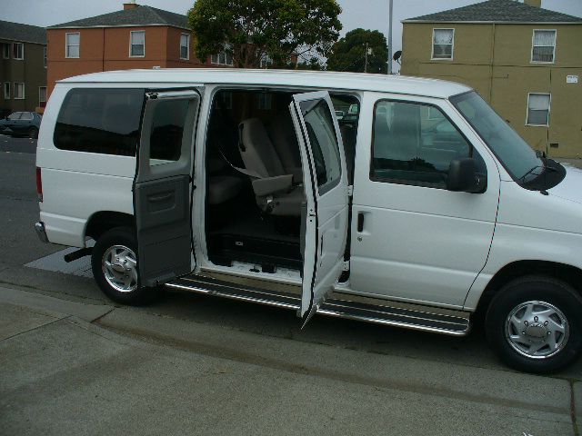 2006 Ford Econoline Wagon 2dr Cpe V6 Manual GT