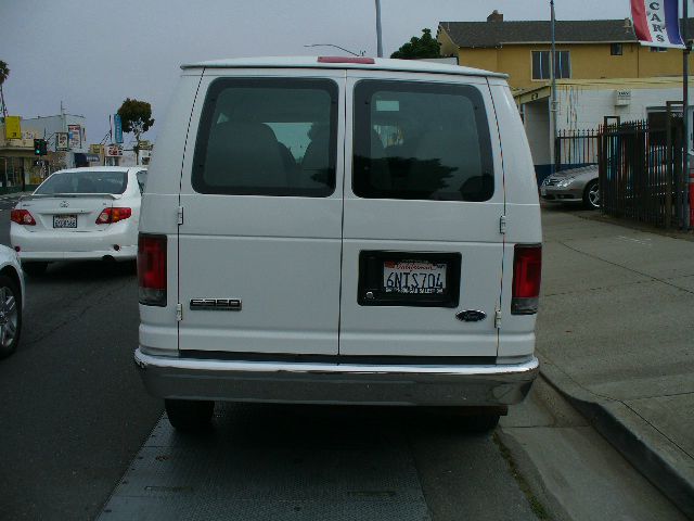 2006 Ford Econoline Wagon 2dr Cpe V6 Manual GT