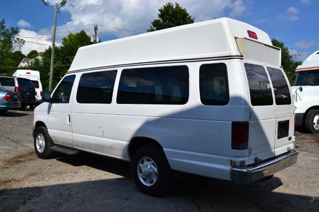 2006 Ford Econoline Wagon 2dr Cpe V6 Manual GT