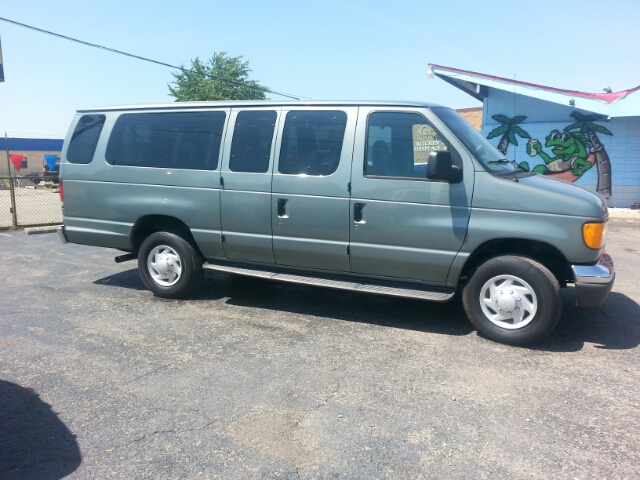 2006 Ford Econoline Wagon 2dr Cpe V6 Manual GT