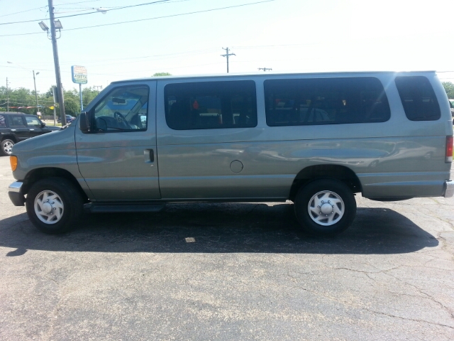 2006 Ford Econoline Wagon 2dr Cpe V6 Manual GT