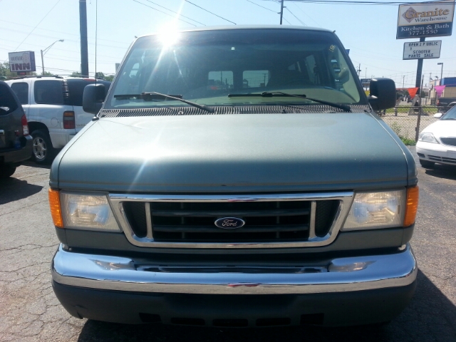 2006 Ford Econoline Wagon 2dr Cpe V6 Manual GT