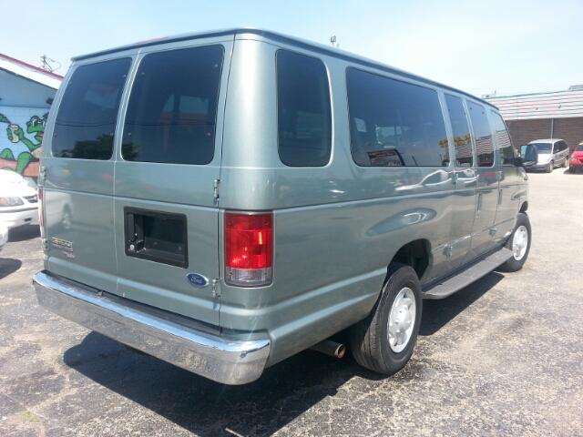 2006 Ford Econoline Wagon 2dr Cpe V6 Manual GT