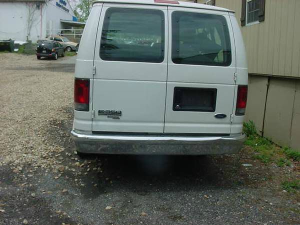 2006 Ford Econoline Wagon 2dr Cpe V6 Manual GT