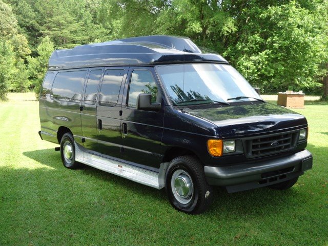 2006 Ford Econoline Wagon 2dr Cpe V6 Manual GT