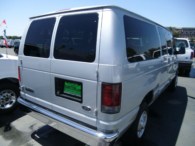 2006 Ford Econoline Wagon 2dr Cpe V6 Manual GT