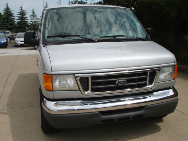 2006 Ford Econoline Wagon 1500 SLT 4X4