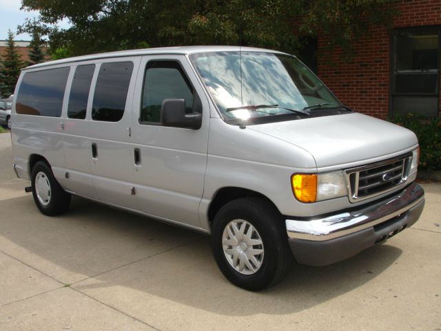 2006 Ford Econoline Wagon 1500 SLT 4X4