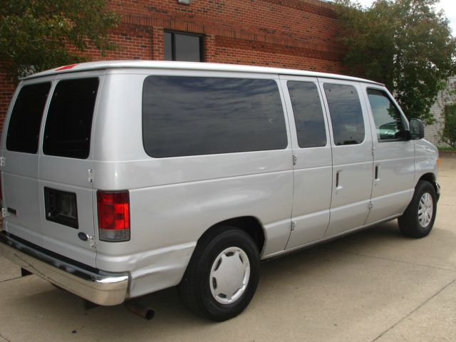 2006 Ford Econoline Wagon 1500 SLT 4X4