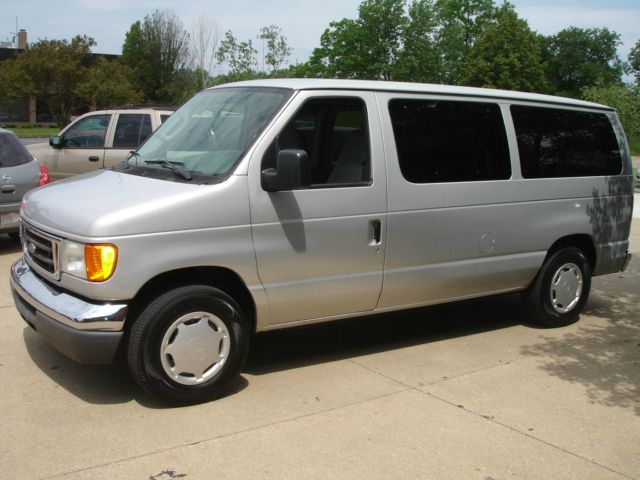 2006 Ford Econoline Wagon 1500 SLT 4X4