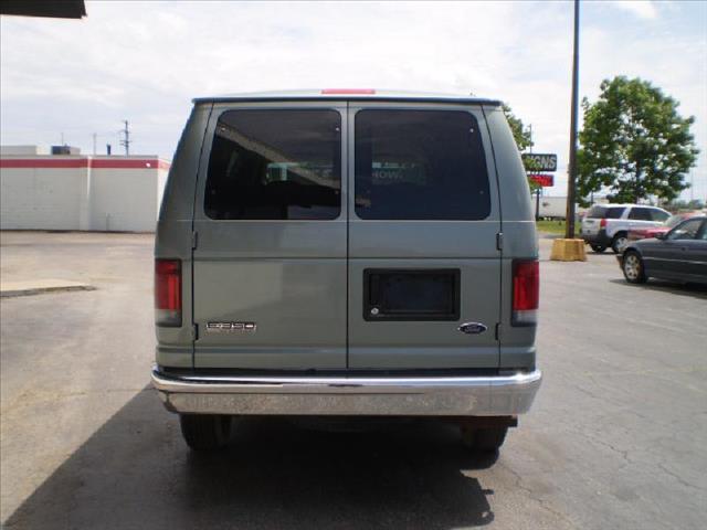 2006 Ford Econoline Wagon 4dr Sdn 4.2L Quattro Auto AWD Sedan