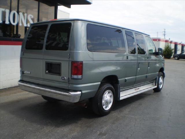 2006 Ford Econoline Wagon 4dr Sdn 4.2L Quattro Auto AWD Sedan