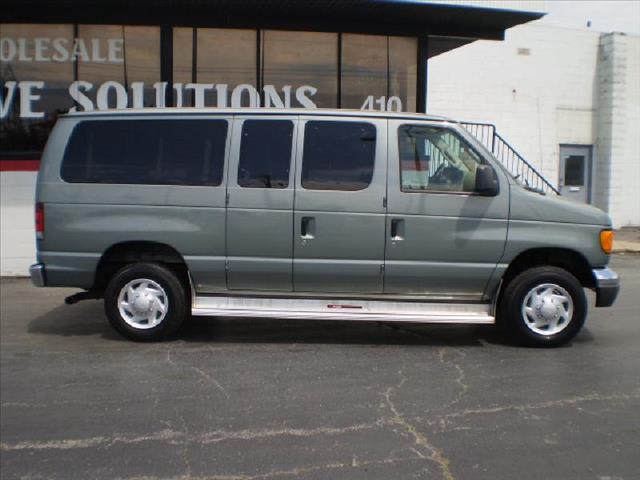 2006 Ford Econoline Wagon 4dr Sdn 4.2L Quattro Auto AWD Sedan