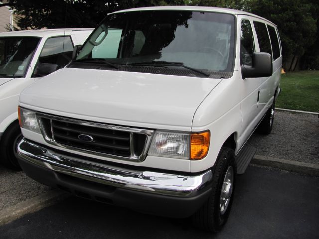 2006 Ford Econoline Wagon 2dr Cpe V6 Manual GT