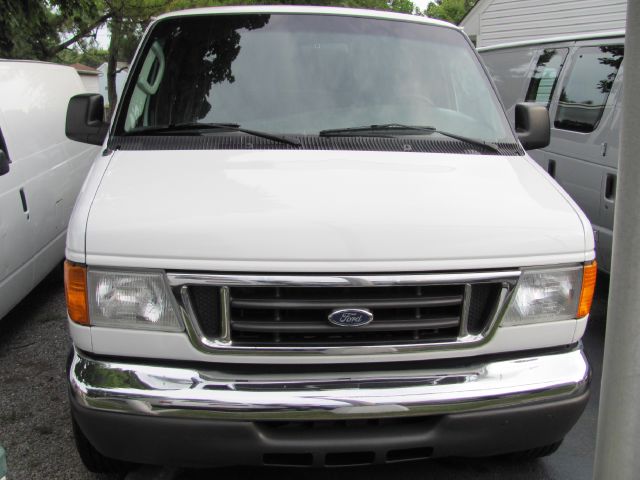 2006 Ford Econoline Wagon 2dr Cpe V6 Manual GT