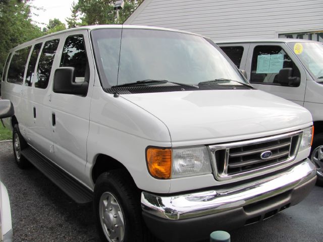 2006 Ford Econoline Wagon 2dr Cpe V6 Manual GT