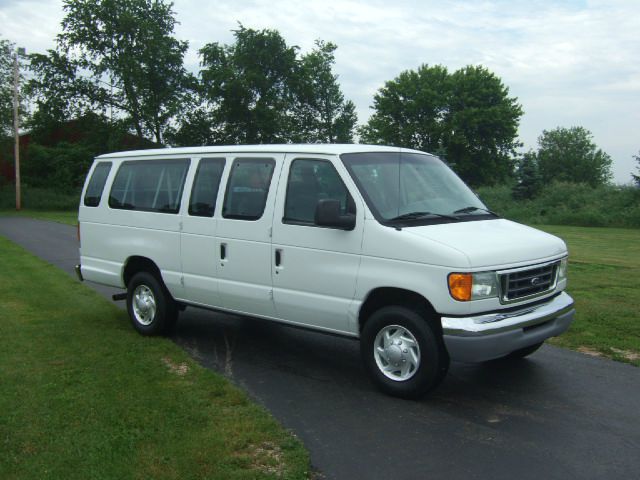 2006 Ford Econoline Wagon 2dr Cpe V6 Manual GT