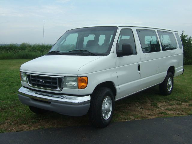 2006 Ford Econoline Wagon 2dr Cpe V6 Manual GT