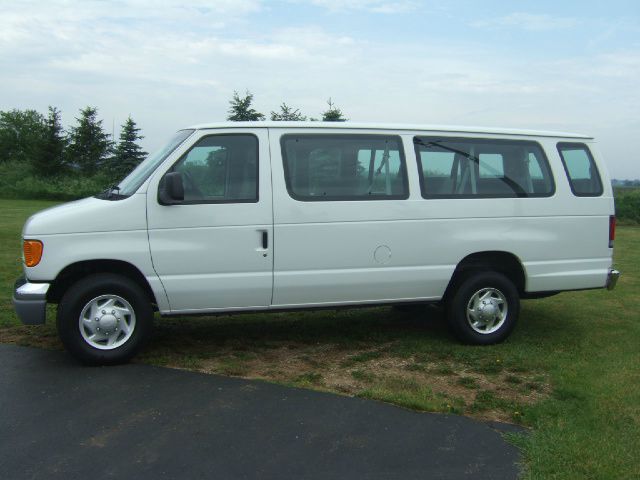 2006 Ford Econoline Wagon 2dr Cpe V6 Manual GT