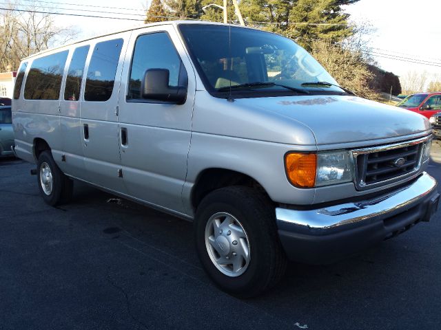 2006 Ford Econoline Wagon 2dr Cpe V6 Manual GT