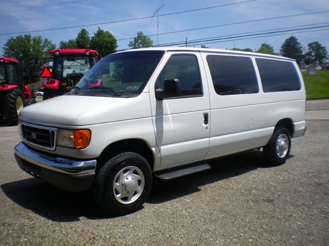 2007 Ford Econoline Wagon 1500 SLT 4X4