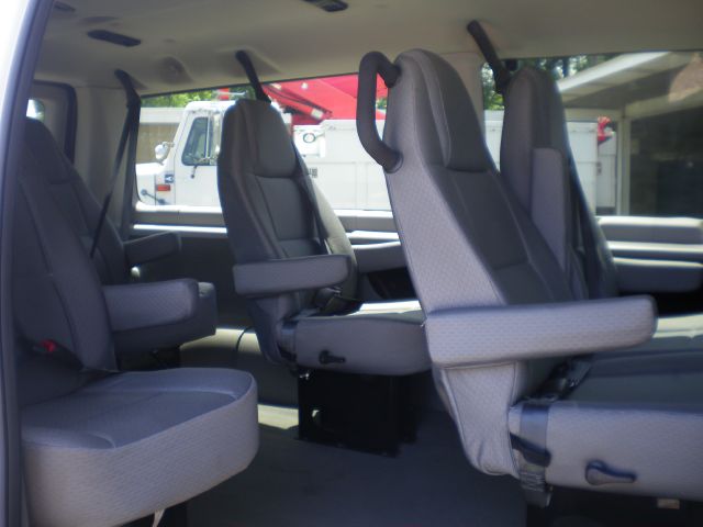 2007 Ford Econoline Wagon 1500 SLT 4X4