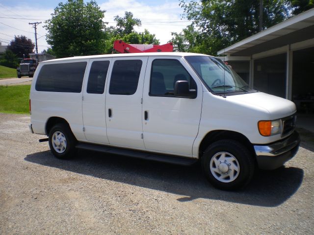 2007 Ford Econoline Wagon 1500 SLT 4X4