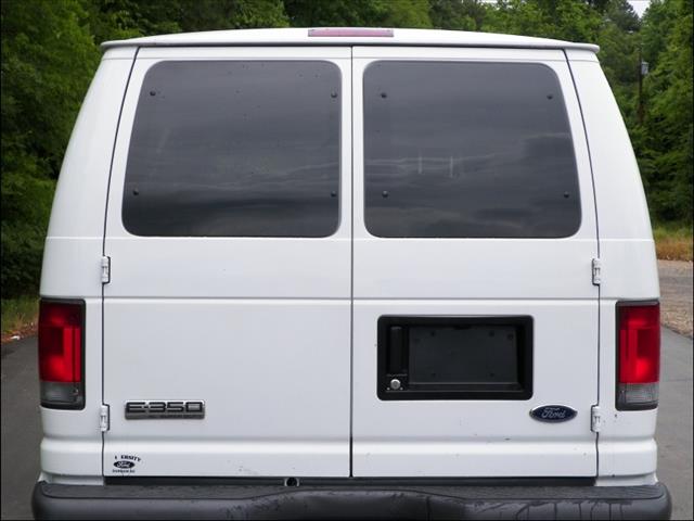 2007 Ford Econoline Wagon Base