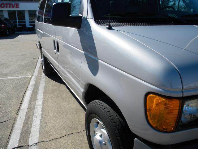 2007 Ford Econoline Wagon 54625