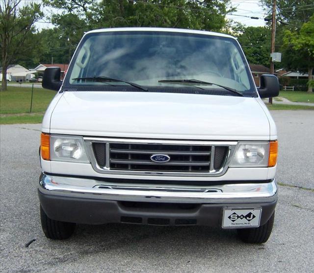 2007 Ford Econoline Wagon 1500 SLT 4X4