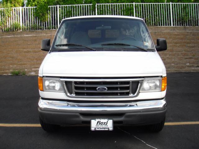 2007 Ford Econoline Wagon Supercab Flareside Short Bed 4WD