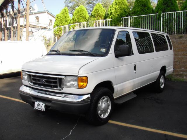 2007 Ford Econoline Wagon Supercab Flareside Short Bed 4WD