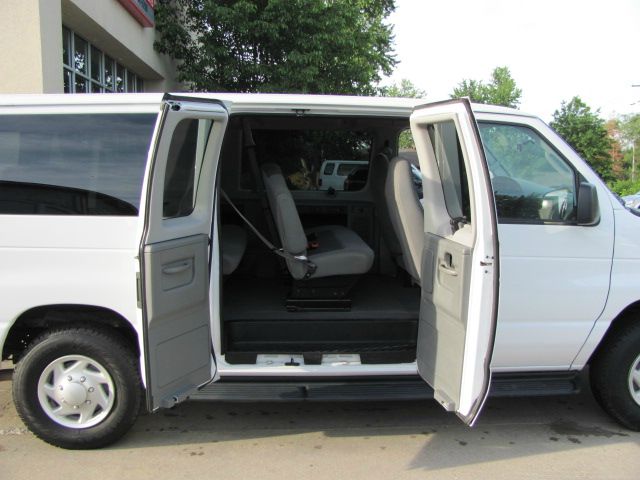 2008 Ford Econoline Wagon 2dr Cpe V6 Manual GT