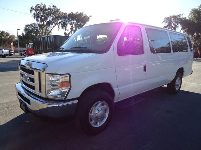 2008 Ford Econoline Wagon 4WD CREW CAB 172lariat