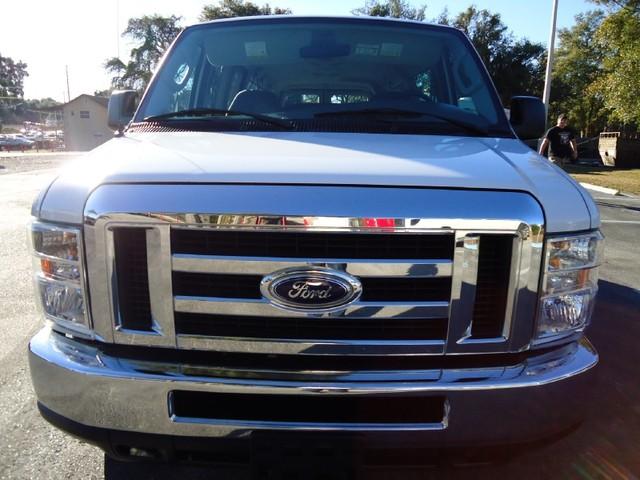 2008 Ford Econoline Wagon 4WD CREW CAB 172lariat