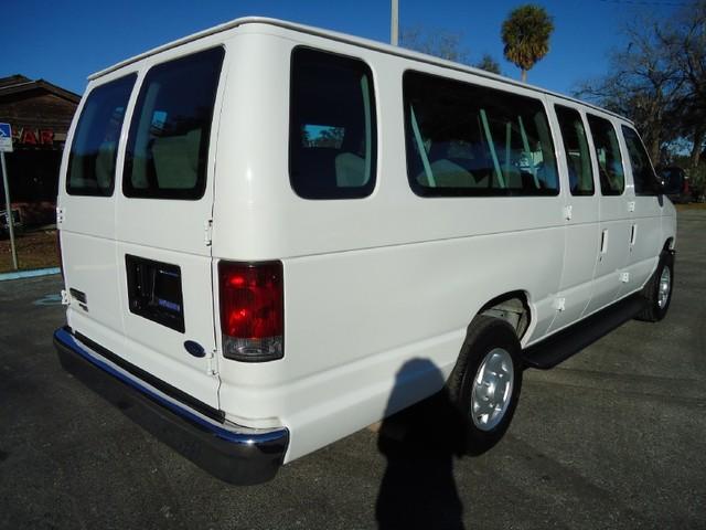 2008 Ford Econoline Wagon 4WD CREW CAB 172lariat